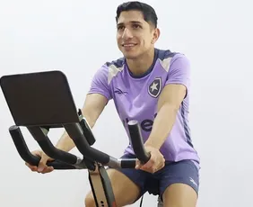 Imagem ilustrativa da imagem Savarino pede reunião com técnico do Botafogo para definir futuro