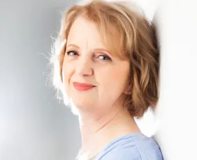 Imagem ilustrativa da imagem Segredos e vingança de uma enfermeira no novo livro de Valerie Keogh