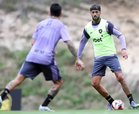 Imagem ilustrativa da imagem Sem poder contratar jogadores, Botafogo atrasa salários do elenco