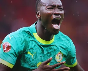 Imagem ilustrativa da imagem Senegal abandona campo, mas retorna e vence Marrocos na final da Copa Africana