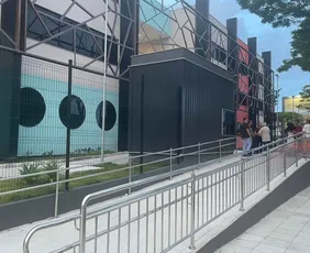 Imagem ilustrativa da imagem Serra inaugura nova escola com sala de idioma e 4 laboratórios