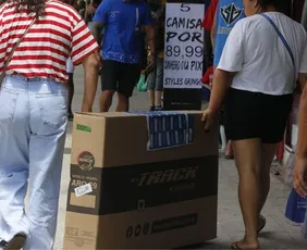 Imagem ilustrativa da imagem Shoppings ampliam horário de funcionamento no último mês do ano