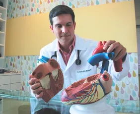 Imagem ilustrativa da imagem Síndrome do Coração Partido: médicos explicam doença que "simula" infarto