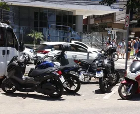 Imagem ilustrativa da imagem Sufoco para encontrar vagas de estacionamento nas praias do ES