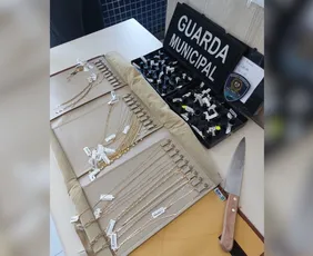 Imagem ilustrativa da imagem Suspeito rende funcionárias, rouba R$ 100 mil em joias e é preso em Vila Velha