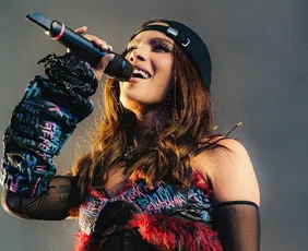 Imagem ilustrativa da imagem Tecnomelody e piseiro com Anitta