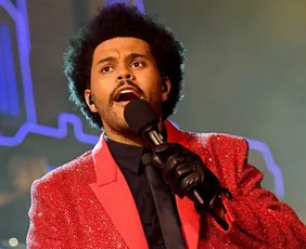 Imagem ilustrativa da imagem The Weeknd ganha R$ 1,6 bi e é músico mais bem pago de 2025, segundo Forbes