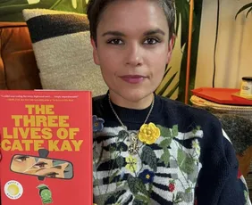 Imagem ilustrativa da imagem Trama eletrizante em romance de Kate Fagan