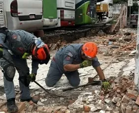 Imagem ilustrativa da imagem Três pessoas morrem após ônibus derrubar muro em estacionamento em São Paulo