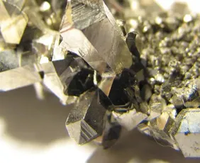 Imagem ilustrativa da imagem USP desenvolve bateria funcional de nióbio de 3 volts