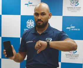 Imagem ilustrativa da imagem Uso de celular ao dirigir aumenta em 400% a chance de acidentes