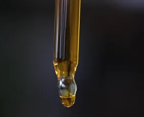 Imagem ilustrativa da imagem Uso de óleo de canabidiol por crianças autistas traz melhora na sociabilidade