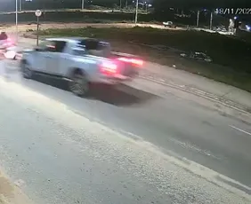 Imagem ilustrativa da imagem VÍDEO | Motorista bate em traseira de moto e é preso após recusar bafômetro no ES