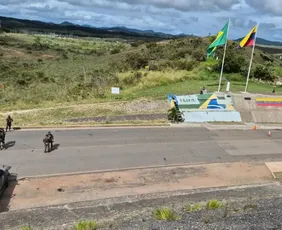 Imagem ilustrativa da imagem Venezuela retira bloqueios e reabre fronteira; Brasil reforça segurança