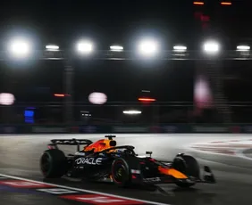 Imagem ilustrativa da imagem Verstappen domina e as duas McLaren são desclassificadas do GP de Las Vegas