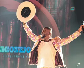 Imagem ilustrativa da imagem Véspera de Réveillon em Guarapari tem Alexandre Pires e festival de funk