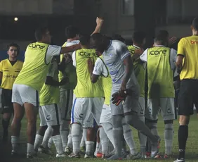 Imagem ilustrativa da imagem Vitória leva a melhor no clássico contra o Rio Branco e assume a liderança