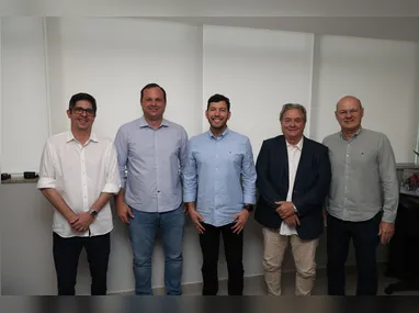 Flávio visitou Jair Bolsonaro na prisão na última terça-feira (02)