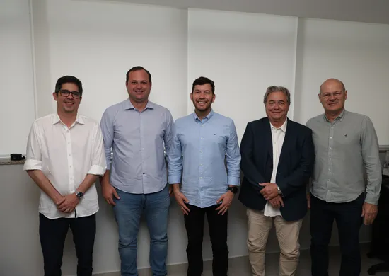 Imagem ilustrativa da imagem "Arnaldinho tem a permissão de ser candidato ao governo", diz Aécio Neves