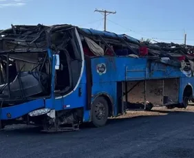Imagem ilustrativa da imagem Acidente com ônibus de trabalhadores rurais deixa 6 mortos em rodovia de SP