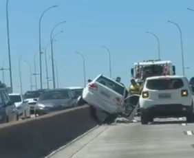 Imagem ilustrativa da imagem Acidente com veículo fecha uma faixa da Terceira Ponte no sentido Vitória