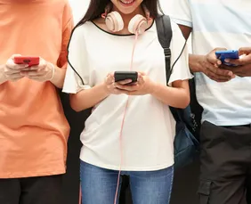 Imagem ilustrativa da imagem Adolescentes buscam tratamentos contra o vício em redes sociais