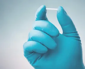 Imagem ilustrativa da imagem Alerta na saúde: proibido chip hormonal em farmácias de manipulação