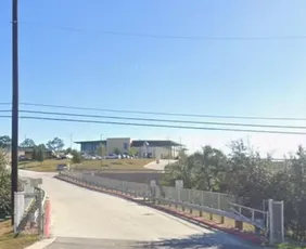 Imagem ilustrativa da imagem Aluno de 15 anos atira em professora e é achado morto em escola nos EUA