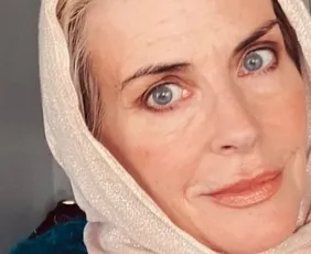 Imagem ilustrativa da imagem Annabel Schofield, atriz e modelo icônica dos anos 1980, morre nos EUA