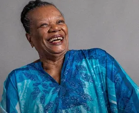 Imagem ilustrativa da imagem Aos 84 anos, Neusa Borges assina contrato vitalício na Globo