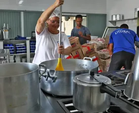 Imagem ilustrativa da imagem Após 3 anos, governo Lula reajusta valores para alimentação escolar pela inflação