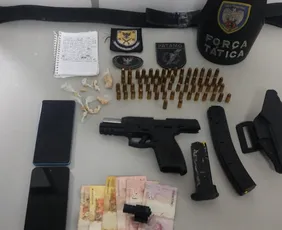 Imagem ilustrativa da imagem Arma, munições e drogas são apreendidas em Viana