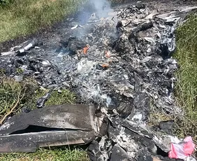 Imagem ilustrativa da imagem Avião de pequeno porte cai em cidade do RJ e deixa dois mortos