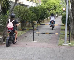 Imagem ilustrativa da imagem Barreiras são instaladas na Mata da Praia para reduzir velocidade de bike elétrica