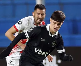 Imagem ilustrativa da imagem Botafogo empilha gols perdidos e perde para o Potosí na Libertadores