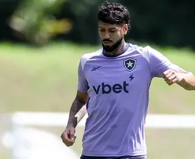 Imagem ilustrativa da imagem Botafogo encara o Internacional em meio a crise exposta