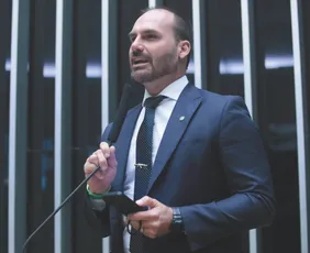 Imagem ilustrativa da imagem Briga no clã Bolsonaro dificulta acordos, diz Centrão