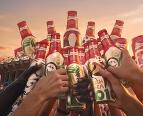 Imagem ilustrativa da imagem Budweiser lança garrafas colecionáveis e celebra 40 anos com a Copa