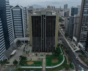 Imagem ilustrativa da imagem CRT-ES define banca examinadora para concurso com salários até R$ 4,6 mil