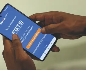 Imagem ilustrativa da imagem Caixa vai liberar saldo retido do FGTS para trabalhadores. Veja quem vai receber