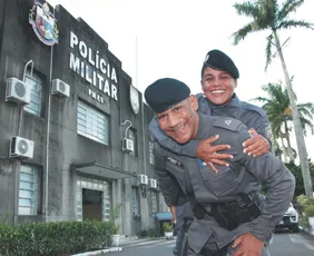 Imagem ilustrativa da imagem Carreira na PM: filha segue os passos do pai na luta contra o crime