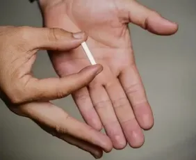 Imagem ilustrativa da imagem “Chip” com hormônio, usado por Zé Felipe, pode ser perigoso, dizem médicos