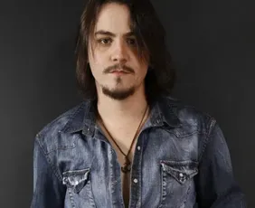 Imagem ilustrativa da imagem Clássicos da música internacional com Dino Fonseca em Pedra Azul