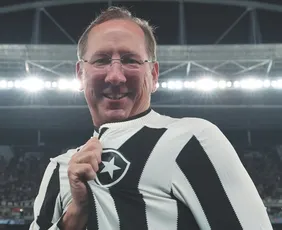 Imagem ilustrativa da imagem Clube social articula saída de John Textor do Botafogo