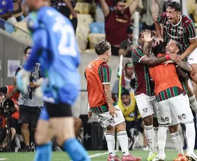 Imagem ilustrativa da imagem Com golaço de Lucho Acosta, Fluminense vence clássico quente contra o Botafogo