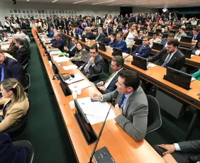 Imagem ilustrativa da imagem Comissão retoma análise do fim da escala 6x1 nesta quarta-feira