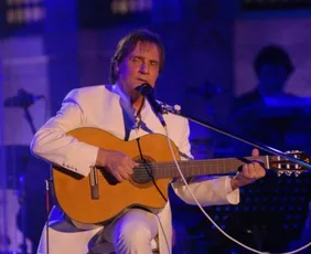 Imagem ilustrativa da imagem Cores específicas e 160 rosas: os pedidos de Roberto Carlos para show no ES