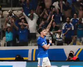 Imagem ilustrativa da imagem Cruzeiro domina o Vitória na estreia de Artur Jorge e desencanta no Brasileirão