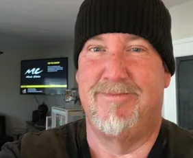 Imagem ilustrativa da imagem Darrell Sheets. astro de 'Quem Dá Mais?', morre aos 67 anos