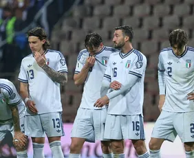 Imagem ilustrativa da imagem 'Desastre histórico': jornais italianos repercutem fracasso da Itália, fora da Copa